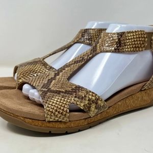 Adrienne Vittadini Size 9 Sandals